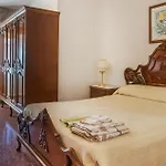 3 Bedroom Cozy In Apartment