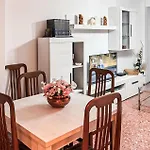 3 Bedroom Cozy In Apartment Montalban