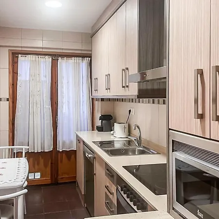 3 Bedroom Cozy In Lägenhet *