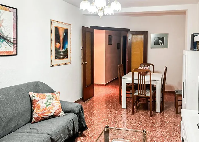 Stunning In Appartement Montalbán