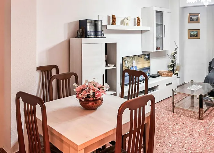 Stunning In Appartement Montalbán