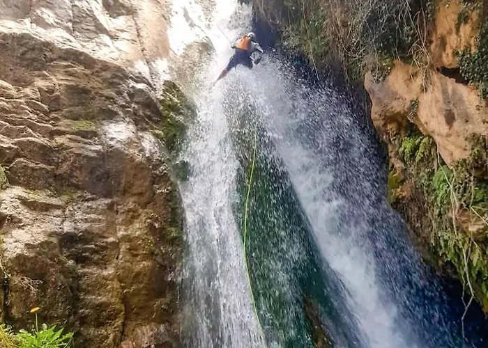 Stunning In Appartement Montalbán